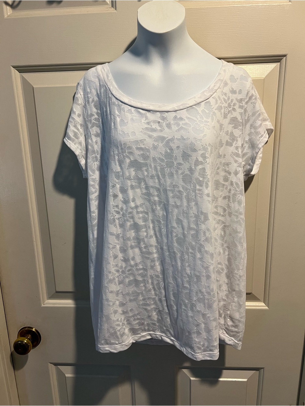 GAP White Floral Burnout Scoop Neck Tee